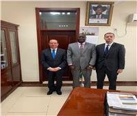 السفير المصري في جوبا يلتقي وزير الطاقة والسدود بجنوب السودان