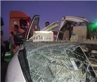 مصرع وإصابة 14 في  تصادم مروع بين سيارتين وميني باص بالصف 
