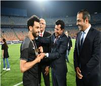 وزير الرياضة ورئيس اتحاد الكرة يكرمان "محمد صلاح"