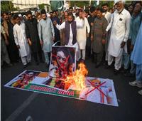 احتجاجات عارمة في باكستان والهند ضد التصريحات المسيئة للرسول.. فيديو