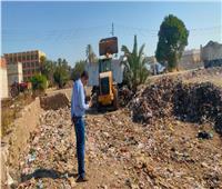 نقل وإزالة القمامة والمخلفات الصلبة من مقلب أبوان بمركز مطاي بالمنيا