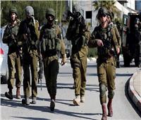 إسرائيل تعتقل 12 فلسطينيا بالضفة الغربية