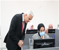 ١٢٠٠ طالب وطالبة يؤدون الاختبارات إليكترونيًا بتمريض جامعة المنوفية 
