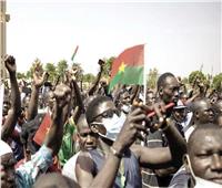 المئات يحتجون في بوركينا فاسو ضد تخلي الحكومة عنهم في مواجهة المسلحين