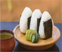 مطابخ عالمية.. طريقة عمل كرات الأرز اليابانية