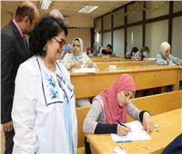 رئيس جامعة المنوفية يتفقد لجان امتحانات «الهندسة والصيدلة» | صور