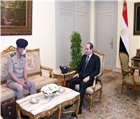 الرئيس السيسي يلتقي القائد العام للقوات المسلحة وزير الدفاع|فيديو
