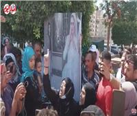 من أمام محكمة المنصورة.. أسرة «نيرة أشرف» تطالب بإعدام المتهم | فيديو