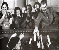 «لأنهن أكثر ليونة».. ستالين يخصص 277 مقعدا للنساء بالبرلمان