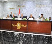 محافظ سوهاج يبحث موقف مشروعات المبادرة الرئاسية لتطوير الريف المصري 