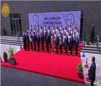 السيسي يلتقط صورة تذكارية بمناسبة افتتاح محطة عدلي منصور