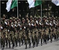 بأضخم عرض عسكري منذ 33 عامًا..آلاف الجزائريين يشهدون ستينية الاستقلال 