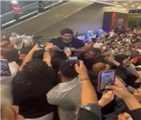 تامر حسني يحتفل بعرض فيلم «بحبك» في السعودية| فيديو