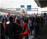 عمال مطارات باريس يصوّتون لإنهاء إضرابهم