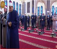 الرئيس السيسي يؤدي صلاة عيد الأضحى من مسجد المشير طنطاوي .. بث مباشر