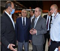 وزير الطيران يتابع حركة التشغيل بمطار القاهرة ويهنئ العاملين والمسافرين بالعيد 