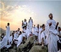 «ارفع يديك ملبيًا لا ترفعها مدحنًا».. السعودية تمنع التدخين بالأماكن المقدسة