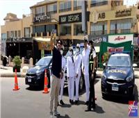بالورود.. وزارة الداخلية تواصل الاحتفال مع المواطنين بعيد الأضحى | فيديو 