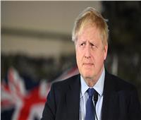 البرلمان البريطاني يحذر جونسون من «الطرد» بسبب «قانون كوفيد»