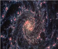 أبهرت العلماء.. «تلسكوب ويب» يكشف تفاصيل «مجرة ميسيه 74»