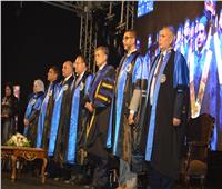 رئيس جامعة الإسكندرية يشهد حفل تخريج طلاب الماجستير المهني بكلية التجارة
