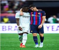 مدافع ريال مدريد يوجه رسالة لليفاندوفسكي بعد فوز برشلونة في الكلاسيكو