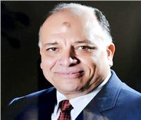 رئيس القابضة للمطارات يكرم الكوادر المتميزة بمطار القاهرة 