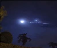 لحظة سقوط حطام الصاروخ الصيني بالقرب من إندونيسيا| فيديو