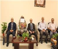  نائب رئيس جامعة أسيوط يشارك في مناقشة رسالة دكتوراة حول الجديد في جراحات القلب