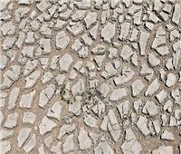 لأول مرة في تاريخ فرنسا .. الجفاف يضرب 100 بلدية ويحرمها من مياه الشرب 