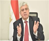 رئيس جامعة القاهرة يهنئ أيمن عاشور لاختياره وزيرا للتعليم العالي