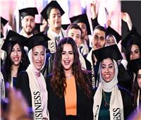  بالصور| جامعة مصر للعلوم والتكنولوجيا تحتفل بتخرج دفعة جديدة من كلية الإدارة والاقتصاد 