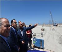 رئيس الوزراء يتفقد المشروعات الجاري تنفيذها في ميناء الدخيلة