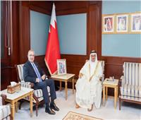 وزير الخارجية البحريني يلتقي السفير الإسرائيلي في المنامة