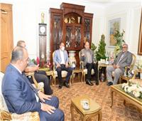 محافظ أسيوط يلتقى نائب رئيس شركة المقاولون العرب 