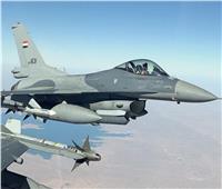 الطيران العراقي يستهدف أوكارا لداعش في سلسلة جبال حمرين