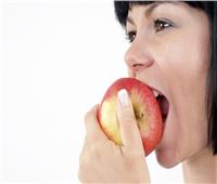 تعرف على خطورة الإفراط في تناول التفاح