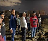 محافظ بورسعيد يتفقد أعمال إصلاح كسر ماسورة مياه في حي الضواحي