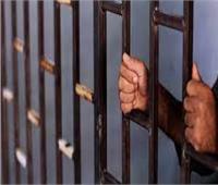 السجن المشدد 6 سنوات وغرامة 100 ألف لمتهم  لإتجاره في المواد المخدرة في علب هدايا حمراء 