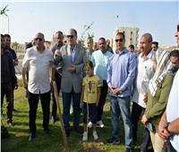 محافظ أسيوط يشارك في حملة تشجير وزراعة 3000 شتلة للأشجار المثمرة 