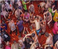 20 ألف شخص يشاركون في مهرجان الطماطم باسبانيا | فيديو