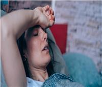 4 أسباب تسبب التعرق المفرط أثناء النوم