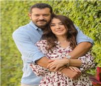 لحظات رومانسية بين عمرو يوسف وكندة علوش في مهرجان «فينيسيا»| فيديو