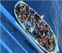 بينهم 24 طفلا ورضيعا.. سفينة شحن مصرية تغير مسارها لإنقاذ 60 مهاجرا 