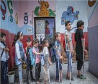 أطفال سوريا يستقبلون العام الدراسي الجديد بـ«العكاز» 