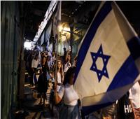 إسرائيليون يتظاهرون أمام منزل وزير الدفاع للمطالبة بإعادة جنديين أسيرين