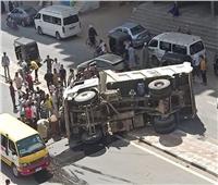 إصابة 5 أشخاص بحادث إنقلاب سياره نقل بمنشأة القناطر