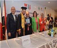 بالصور| «طب أسنان» جامعة مصر للعلوم والتكنولوجيا تحتفل بتخريج طلاب الزمالة مع «جنوة الإيطالية»