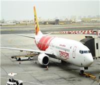 14 مصابا بعد تصاعد أعمدة الدخان من طائرة هندية في مطار مسقط