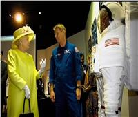 «تركت على سطح القمر».. رسالة الملكة اليزابيث إلى فريق «أبولو 11»
